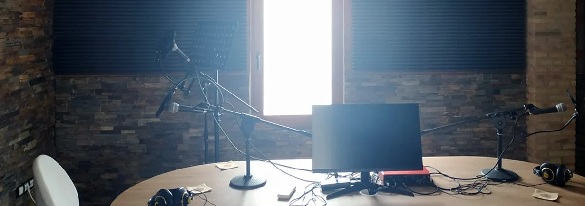 Cómo Lanzar un Podcast Corporativo en 2025